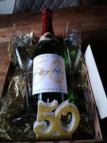 Kundenbewertung mit Foto zu Set of 2 wine glasses with engraving - Golden Wedding - 50 years - Personalized with name and date - Anniversary gifts - Golden wedding - Color: Sekt, Personalization: Werner, Traudel, 19.09.1975