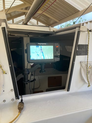 Customer photo review of RAM® Vertical 12" Swing Arm Mount for Fishfinders & Plotters (RAM-109V-1U)