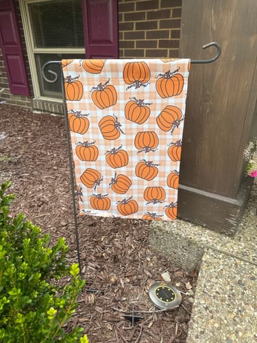 Customer photo review of Subtle FDT Autumn Pumpkin Garden Flag
