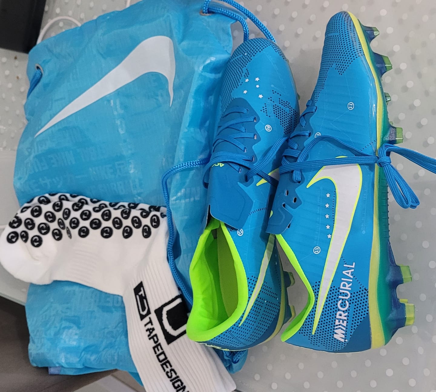 Customer photo review of Mercurial Vapor 11 Elite FG Neymar - Bleu/Vert