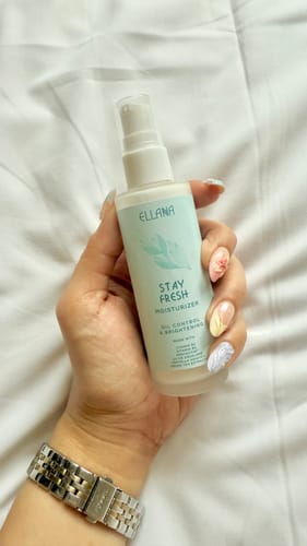 Customer photo review of Stay Fresh Moisturizer Controls Oil and Brightens