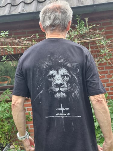 Customer photo review of Joshua 1:9 Lion Oversized T-Shirt