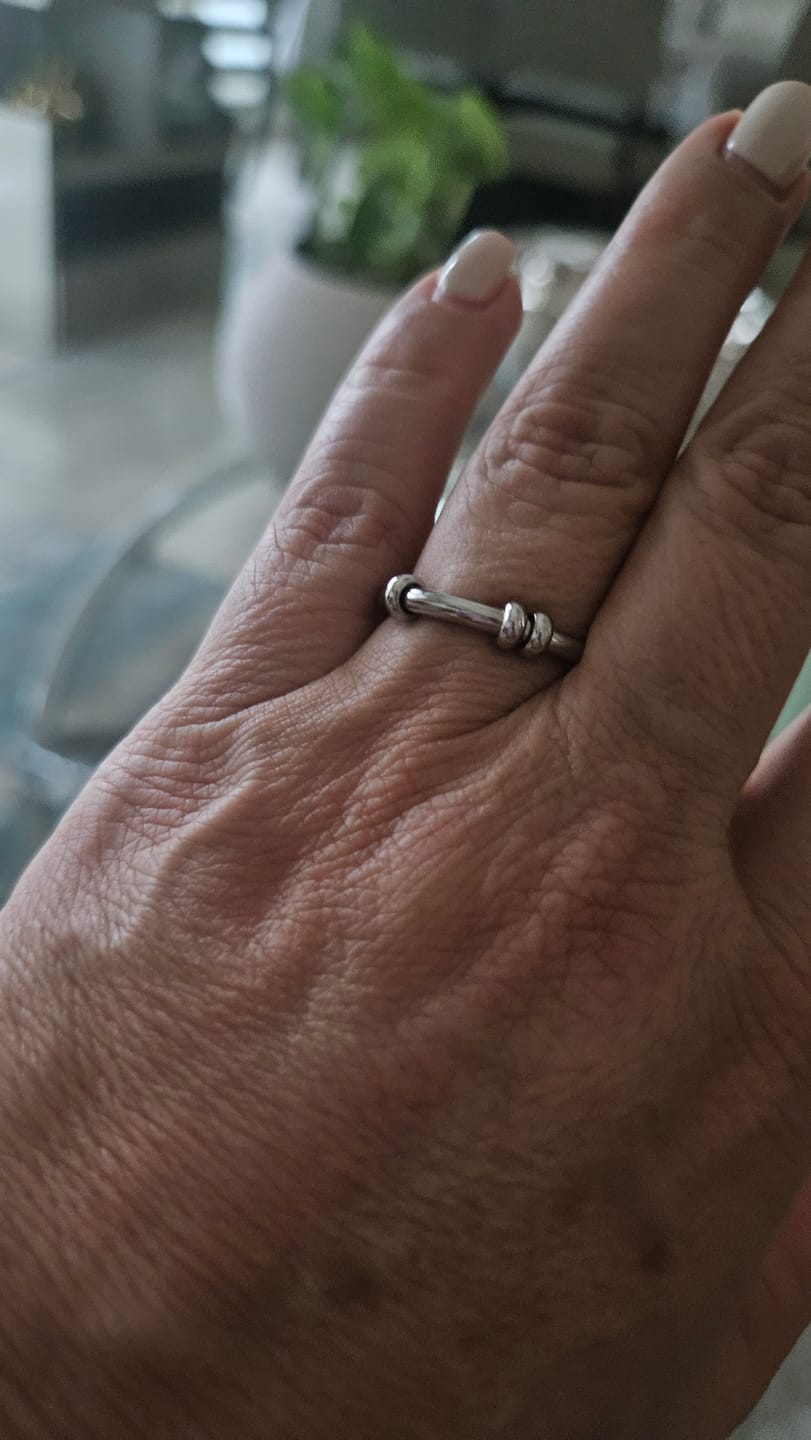 Customer photo review of Anillo Con Tres Mini Argollas