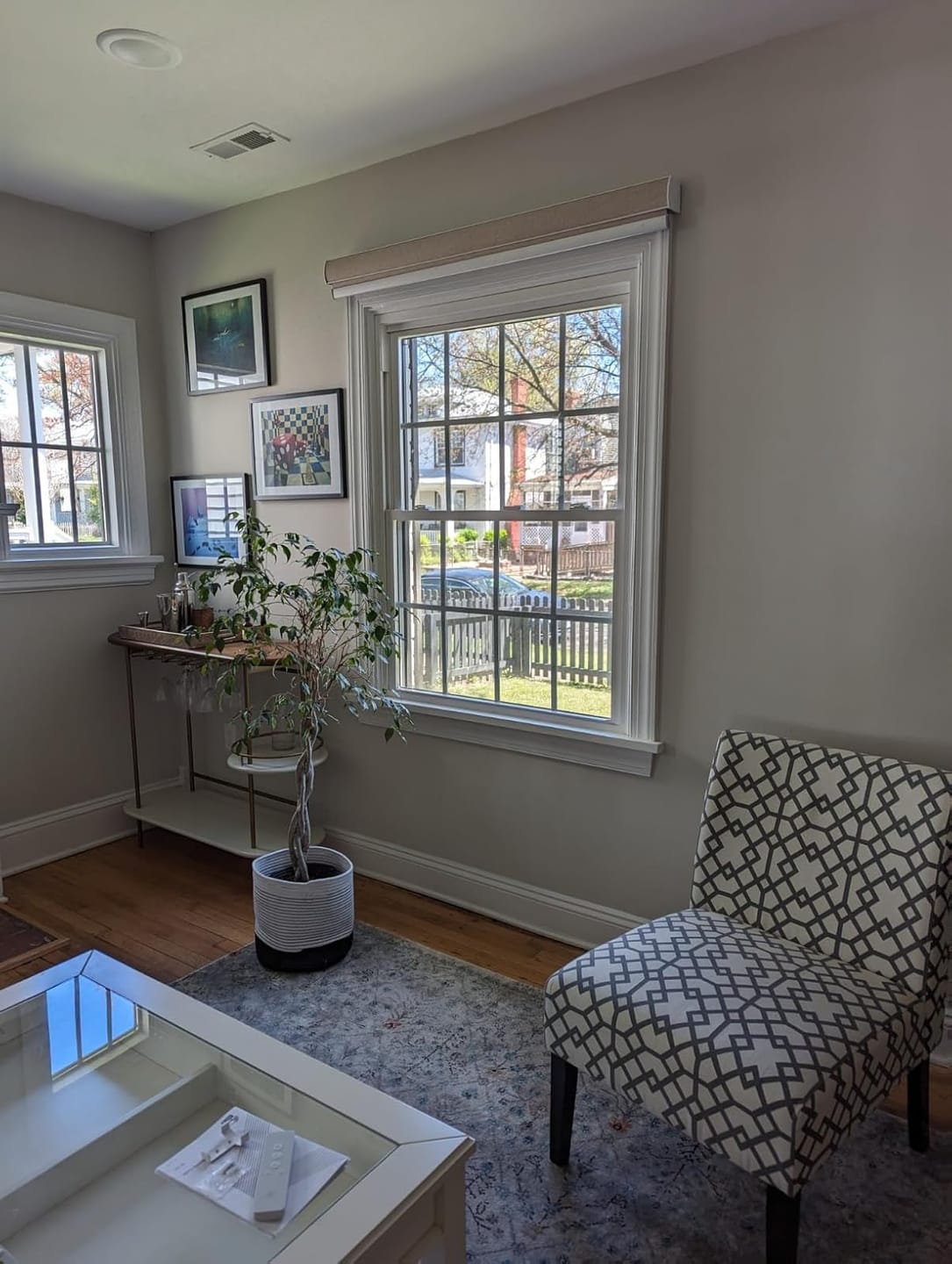 Customer photo review of Bringnox Motorized Roller Shades 100% Blackout Linen