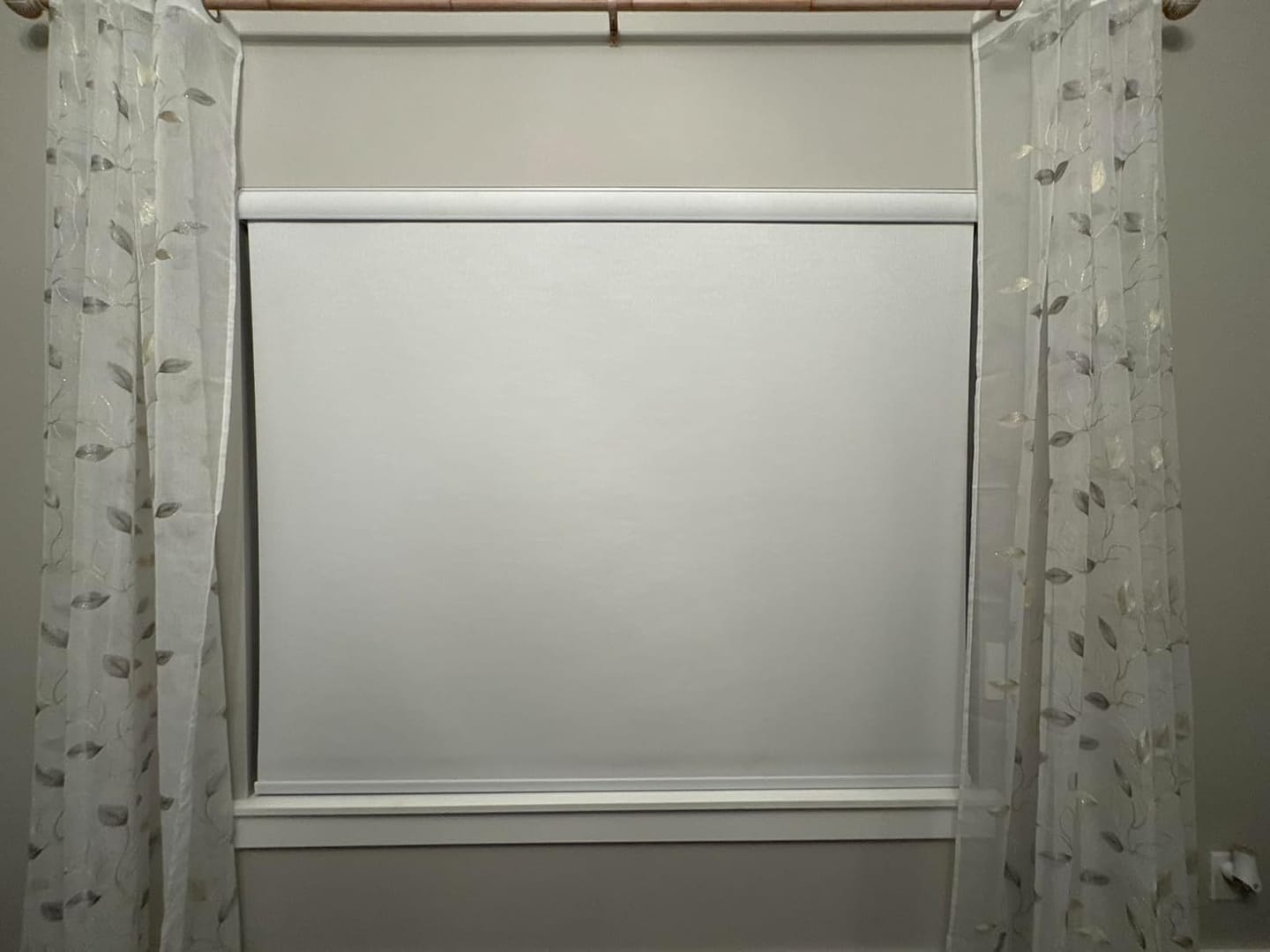 Customer photo review of Bringnox Motorized Roller Shades 100% Blackout Cream