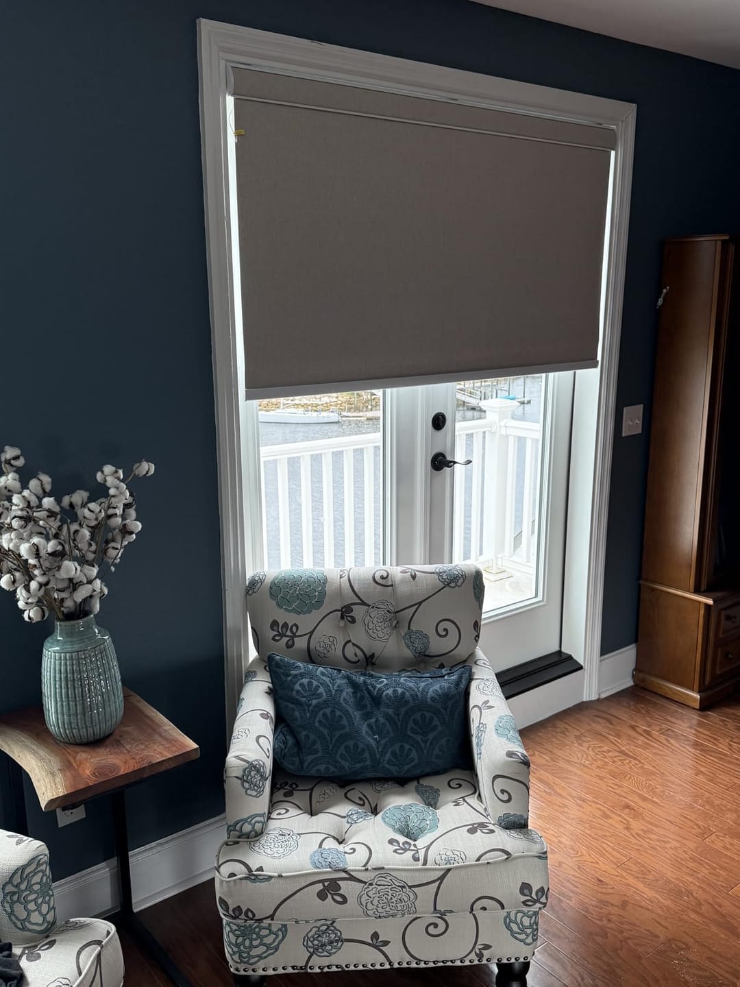 Customer photo review of Bringnox Motorized Roller Shades 100% Blackout Linen