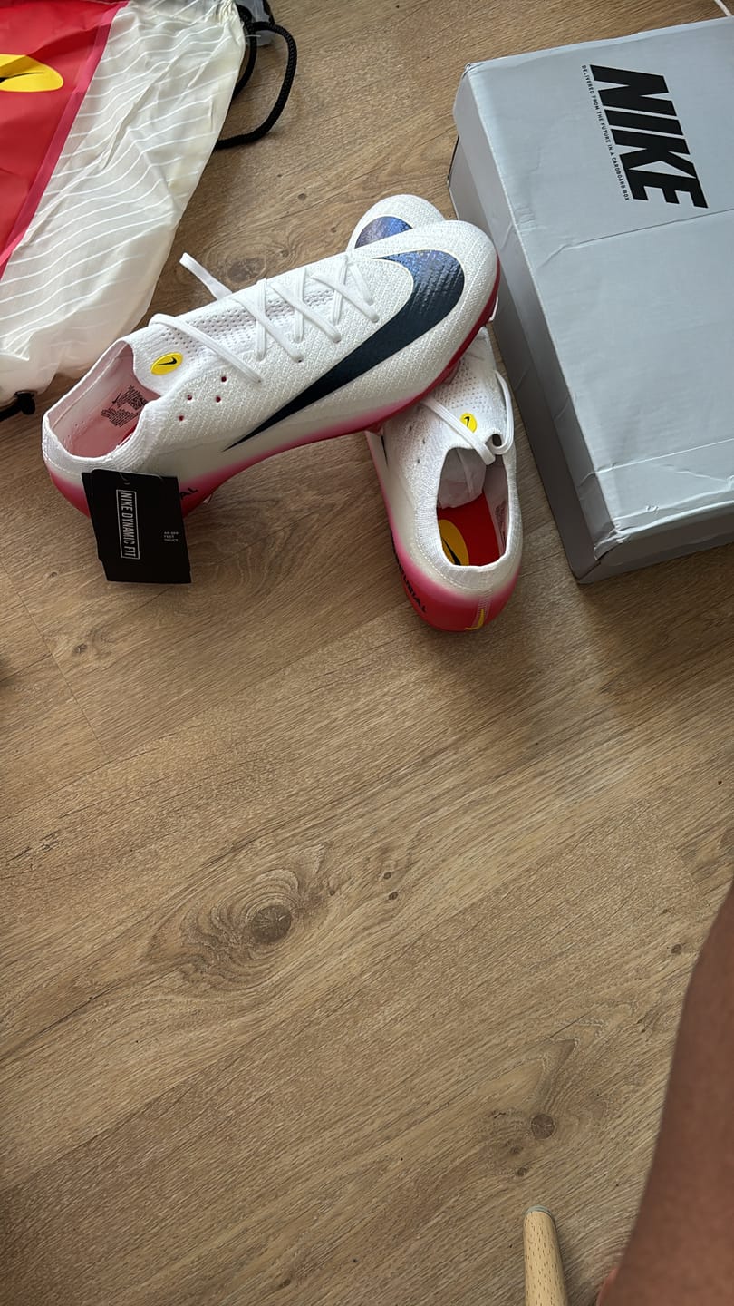 Customer photo review of Mercurial Vapor 16 FG - Fear Nothing - Blanc/Rouge