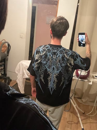 Customer photo review of Deathclaw Oversized T-shirt [FROST]