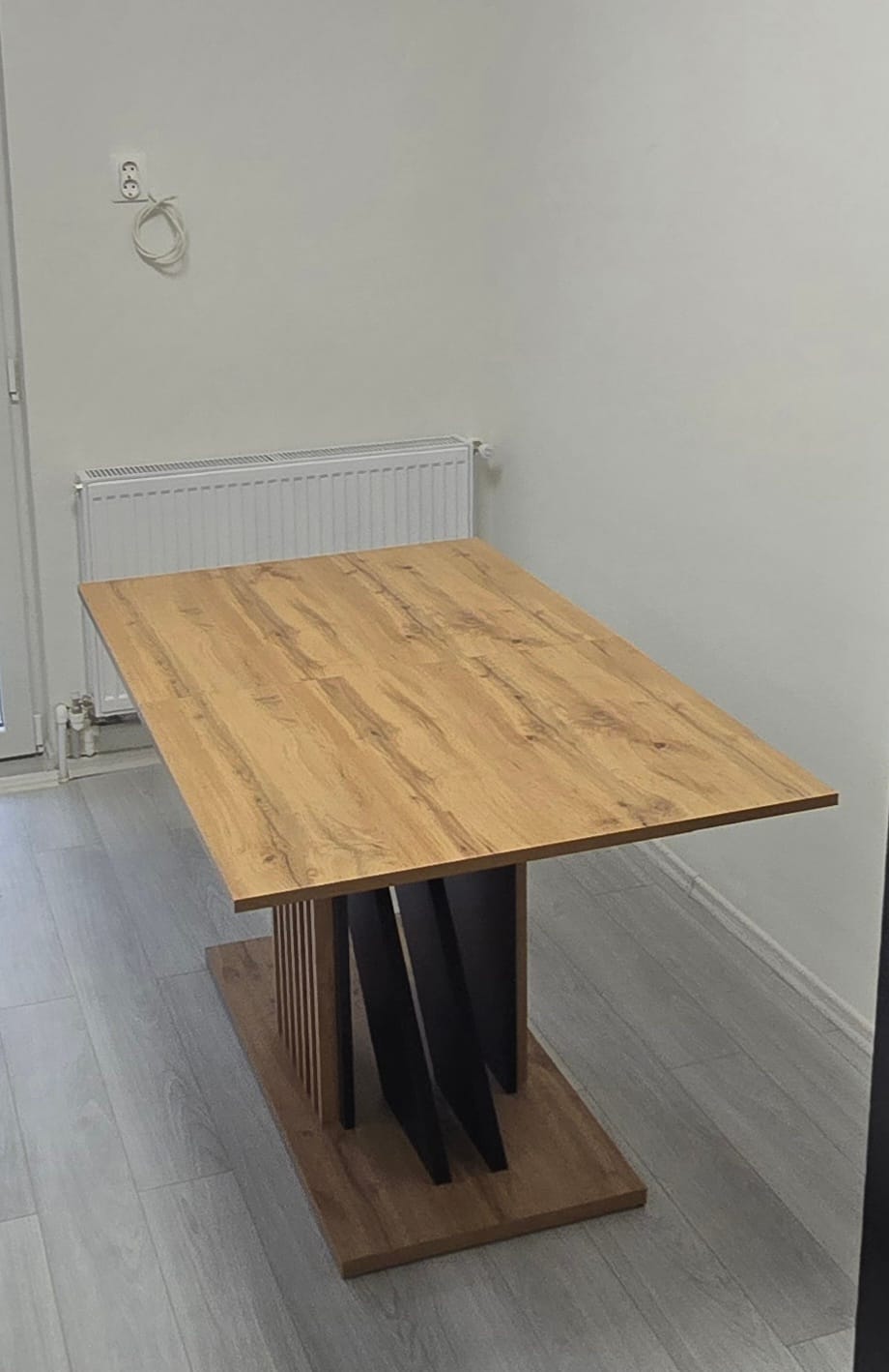 Customer photo review of Masa extensibila FABIANO, stejar/negru, PAL laminat, 130/175x85x76 cm