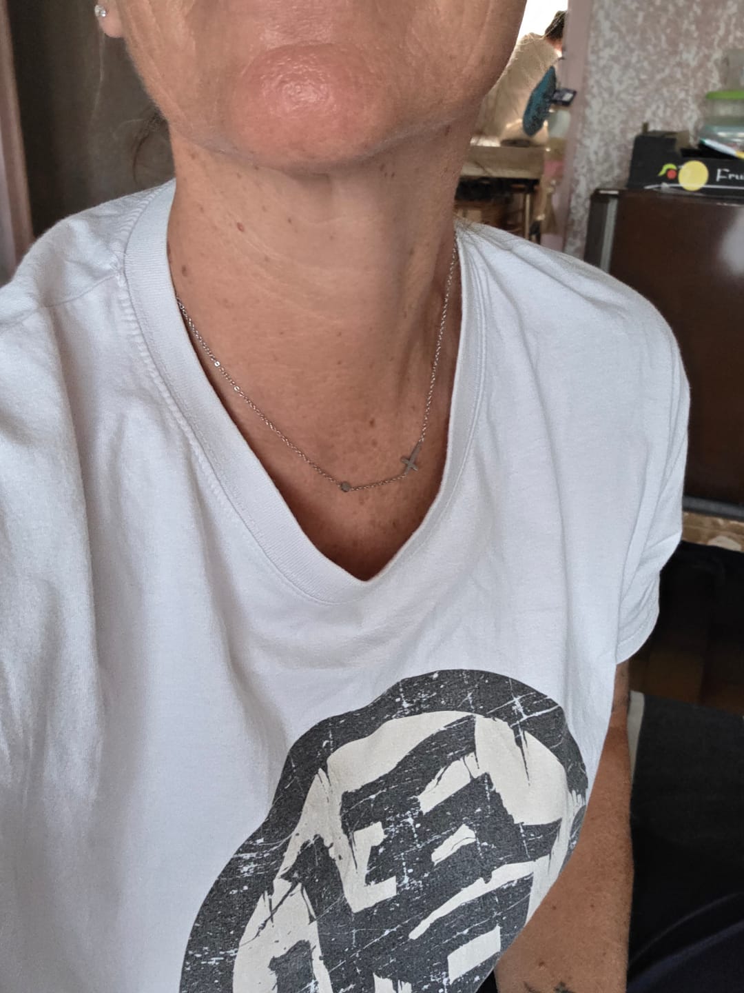 Customer photo review of Collier Croix Horizontal