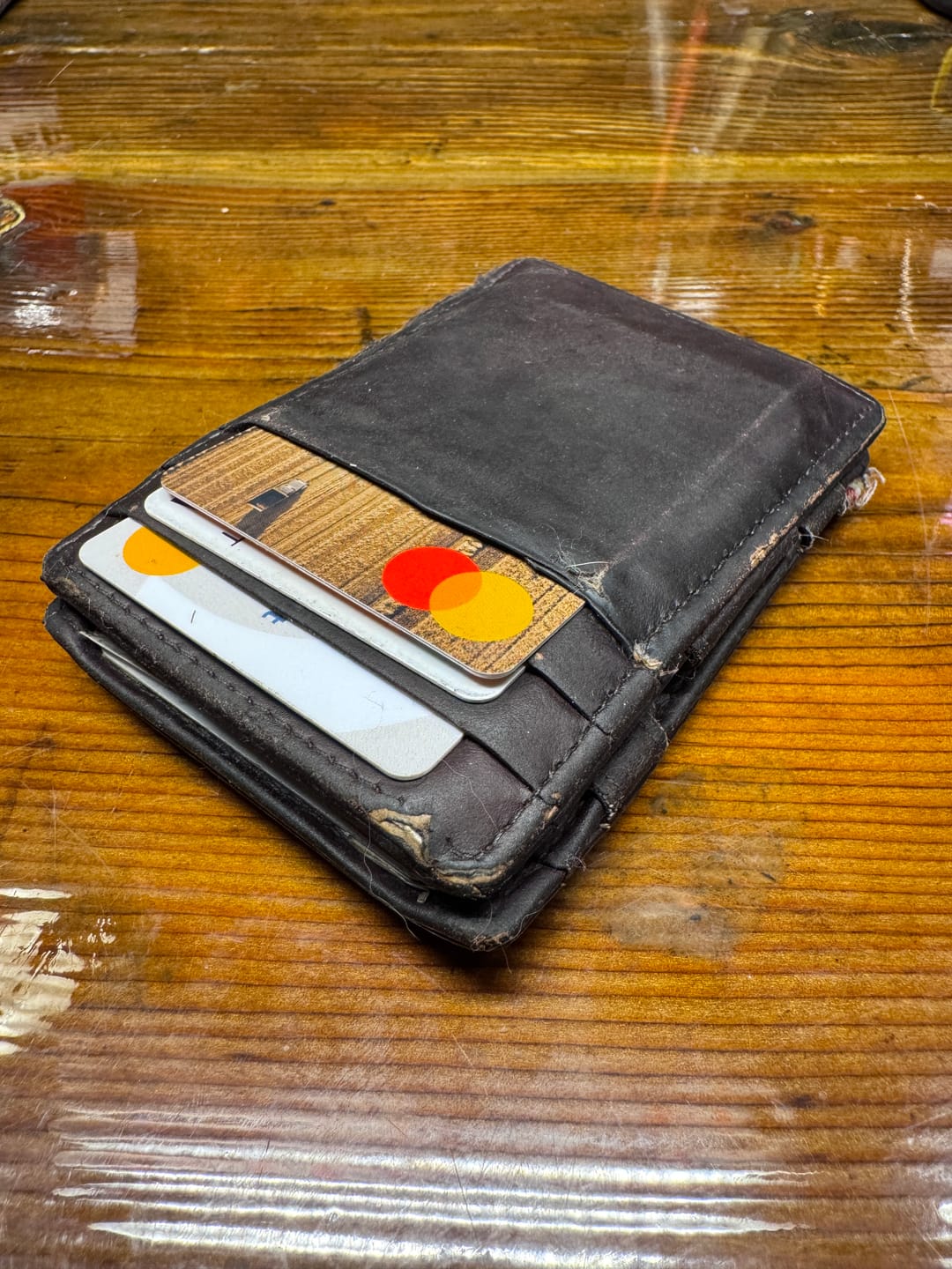 Customer photo review of Magic Wallet - 10 Cards