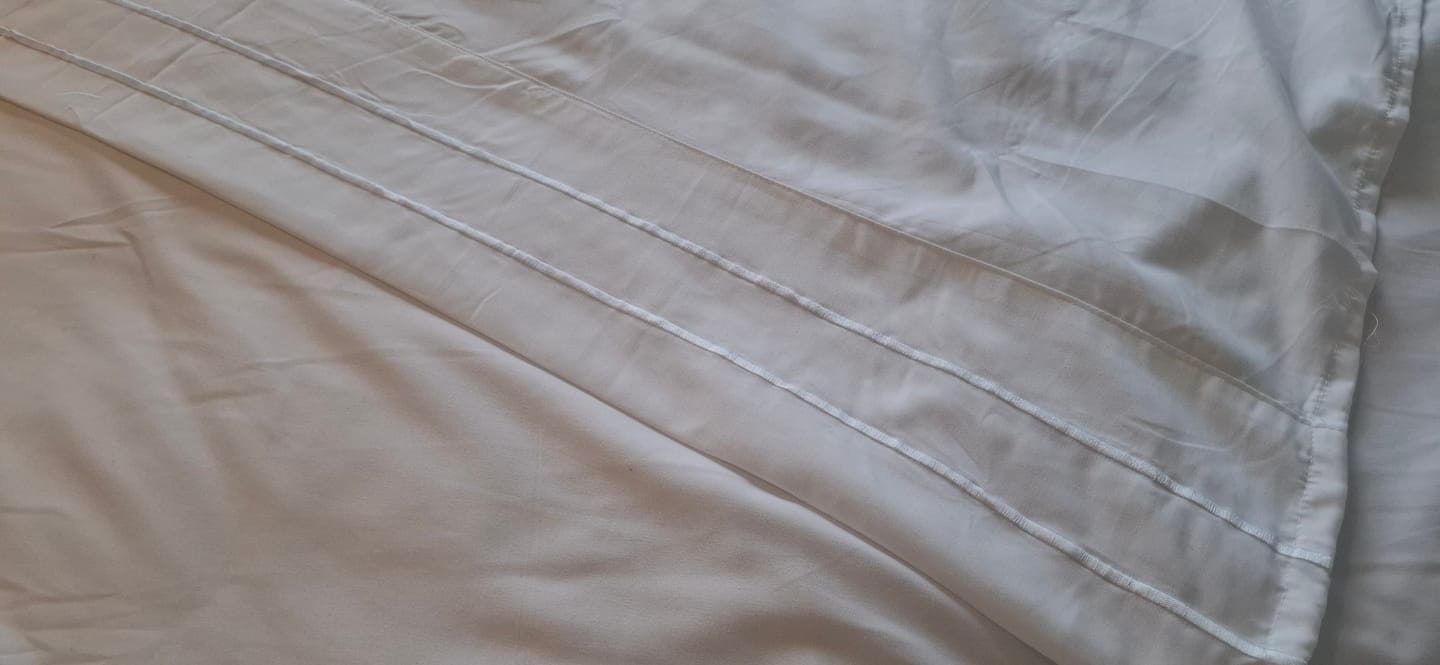 Customer photo review of Sábanas Lujo 1800 Hilos - King - Soft Touch