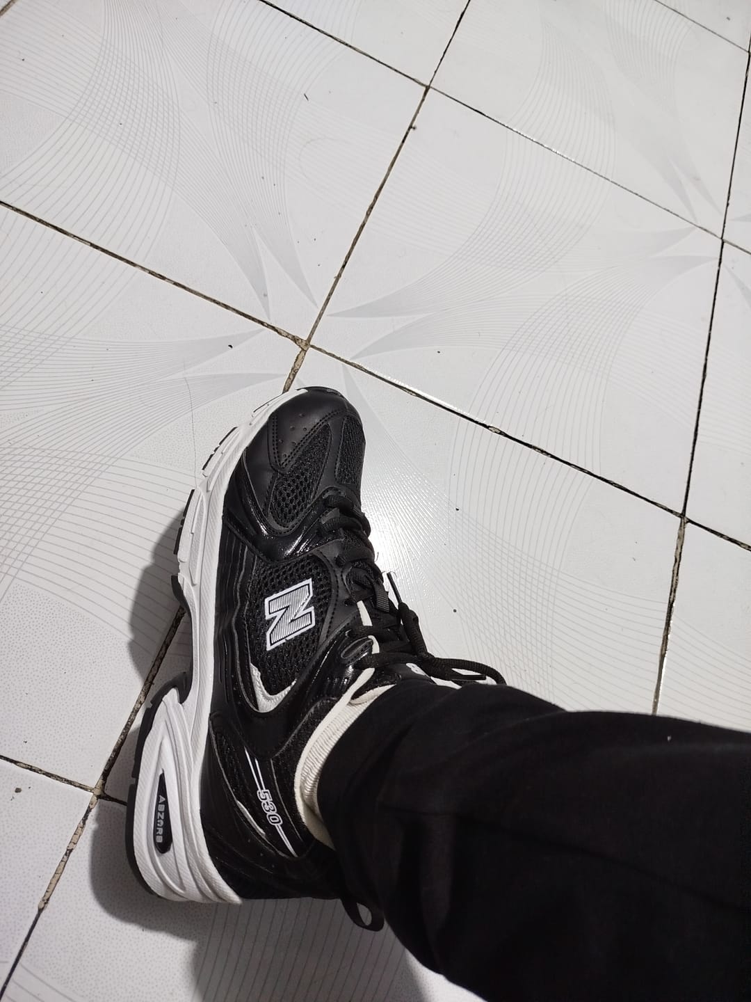 Customer photo review of Tenis New Balance 530 Negro Blanco 1.1 Premium