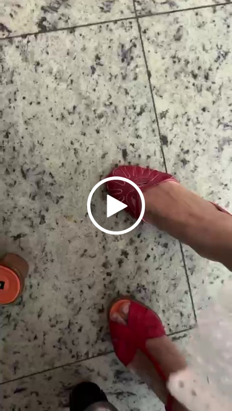 Customer video review of Boneca Pétalas Vermelho com Rosa