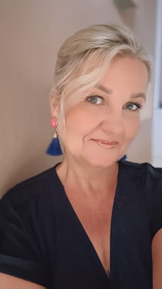 Customer photo review of Quasten Ohrringe als Ohrstecker in Pink mit dunkelblauer Quaste von AmuseToi