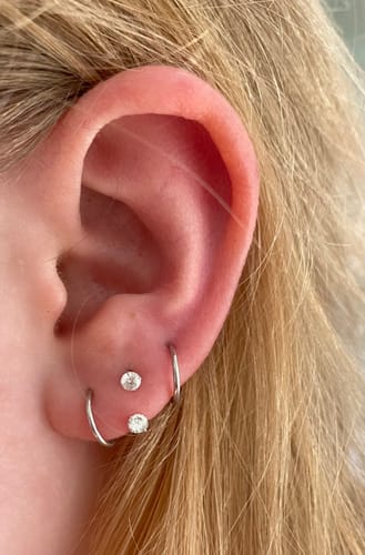 Customer photo review of BRIGHT SILVER • Crystal Circular Barbell | 16g | Implant Grade ASTM F136 Titanium | Hypoallergenic Waterproof | Helix Daith Conch | Qty:1