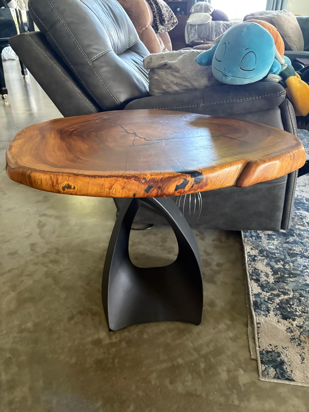 Customer photo review of End Table Legs 220 Tulipe 20H for Modern Round Tabletop