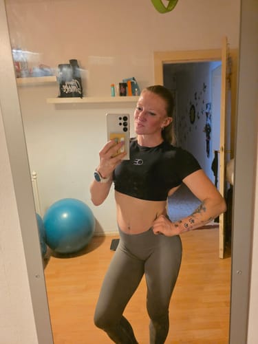 Customer photo review of DAVOMI Open Back T-Shirt - Deep Black