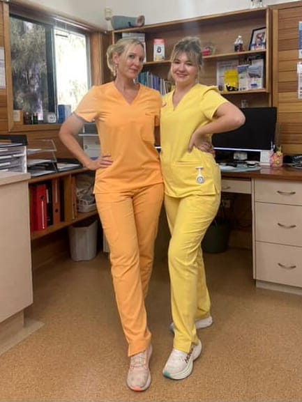 Customer photo review of CLARISSA Skinny Leg Pants (Original SLTECH™ fabric) - Tangerine Orange