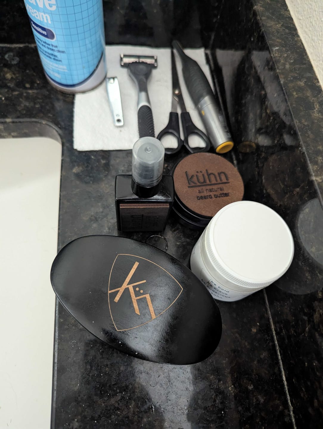 Customer photo review of Kühn Products Black Beard Brush | with built in curve and grip