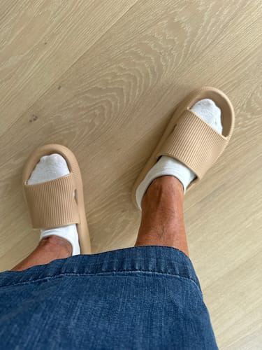 Customer photo review of HappyFlops