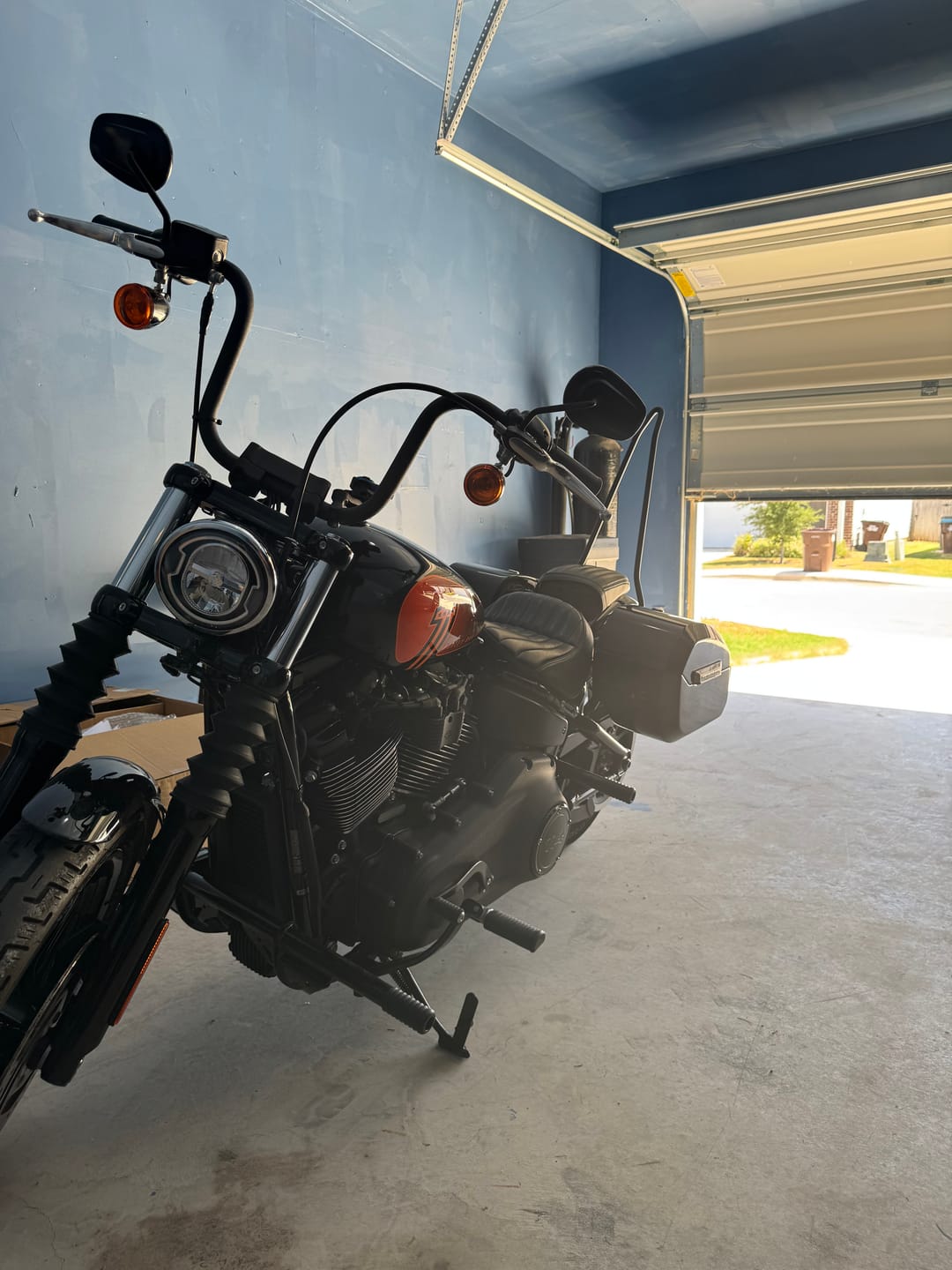 Customer photo review of 32L - Darkin Large Quick Mount Painted Hard Saddlebags for Harley Softail Street Bob FXBB