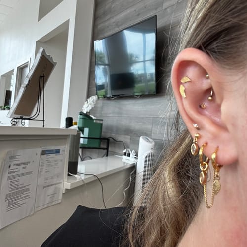 Customer photo review of Hermas Earrings Set