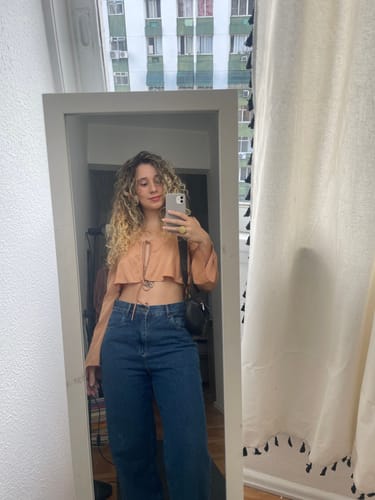 Clara K. review of Calça Jeans Reta Araçá Azul Médio image 1 out of 1