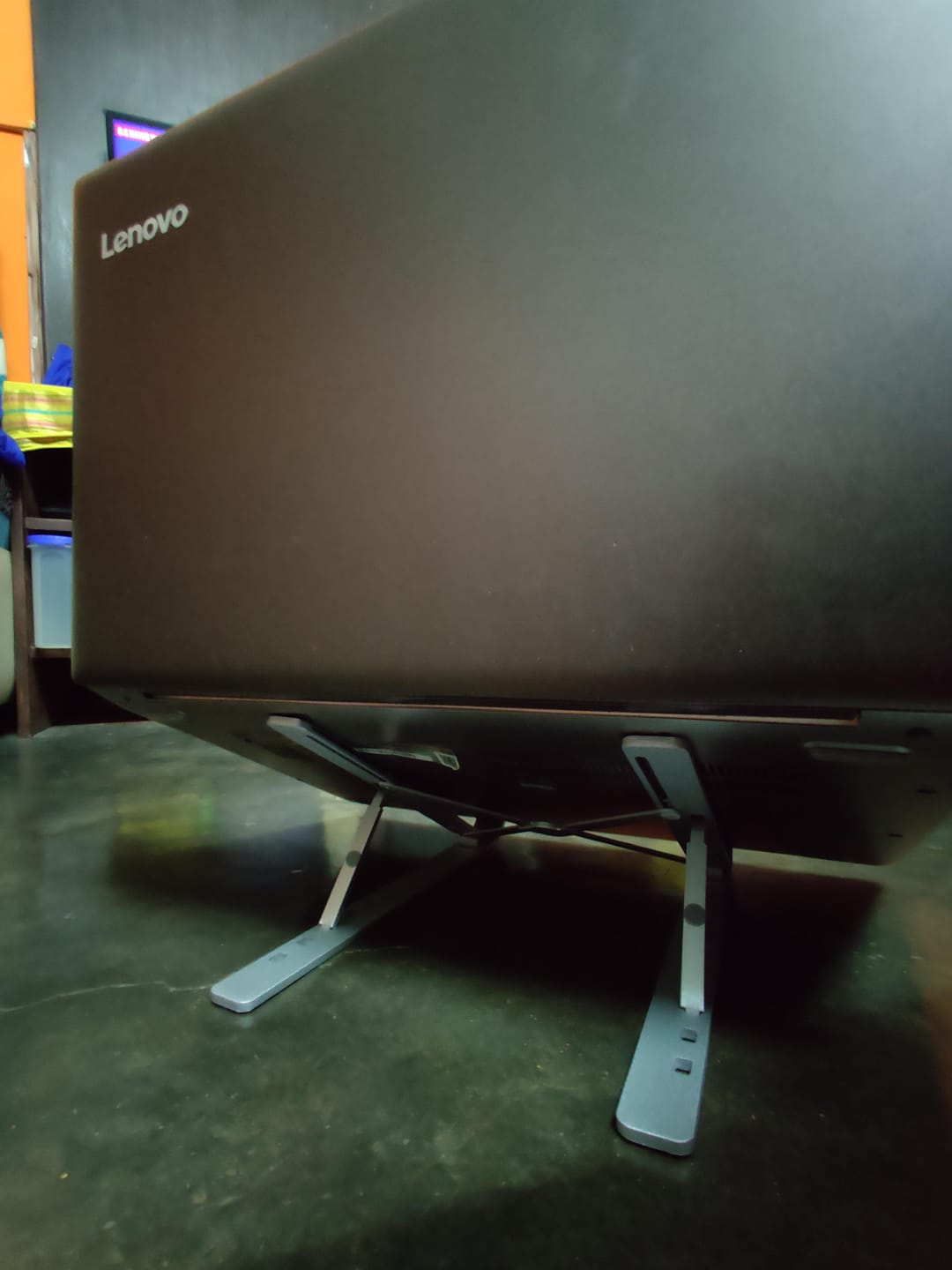 Customer photo review of Aluminum Adjustable Laptop Stand