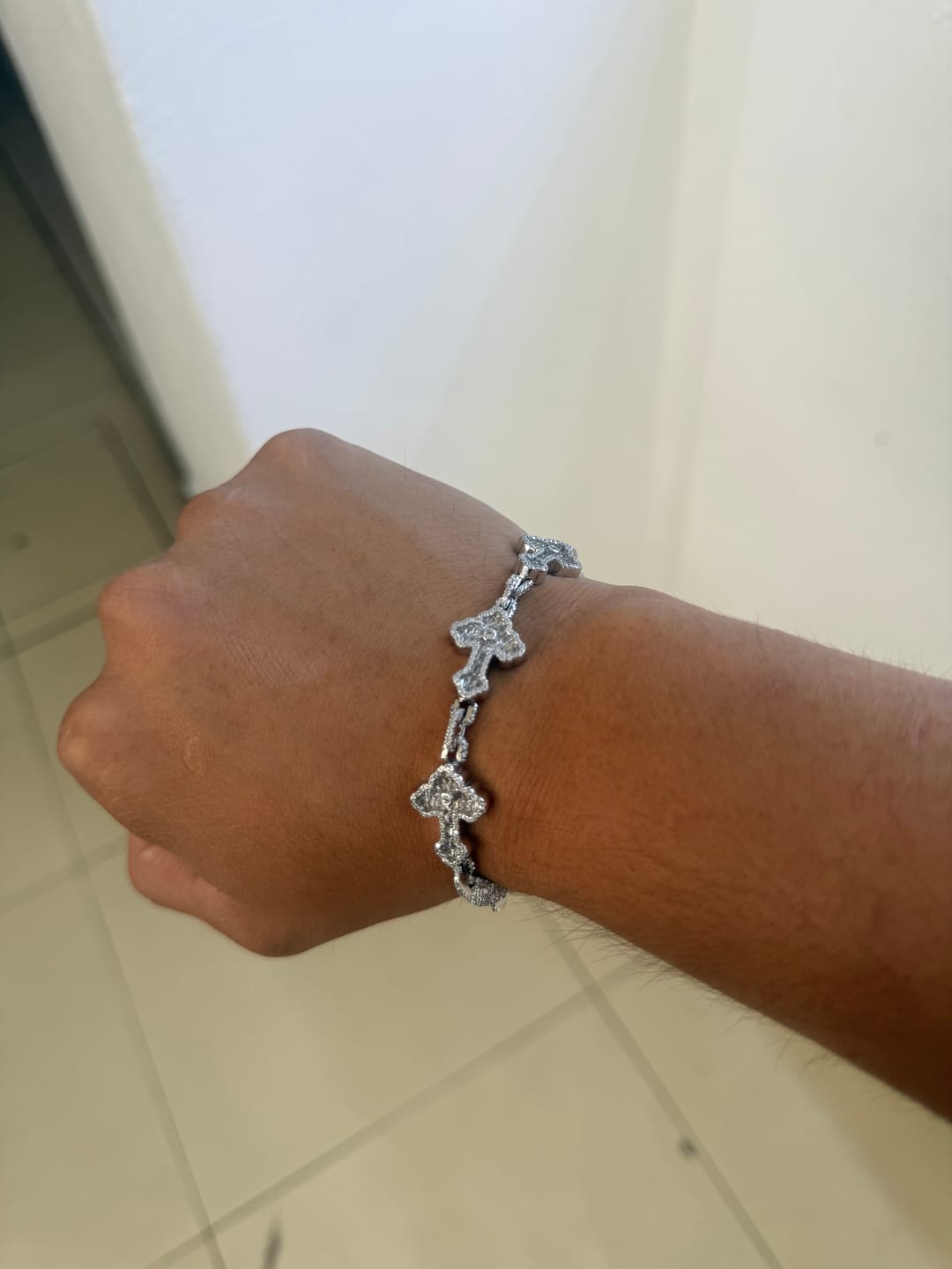 Customer photo review of Esclava Militar Cruz