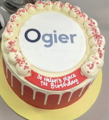Customer photo review of Corporate Drip Cake with Logo