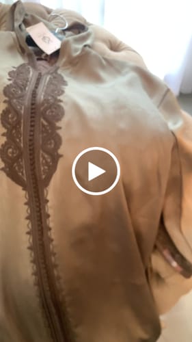 Customer video review of Jellaba Nadae