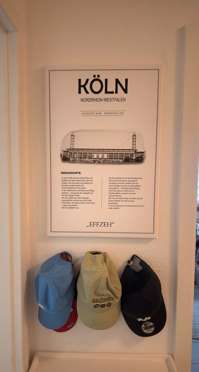 Customer photo review of Köln Stadion Leinwand