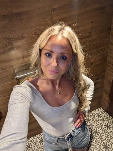 Customer photo review of Clip in Volume Bouncy - 20" - Easilocks -  HD Memory Fibre Technology  - 180g of Full Volume Hair - Heat-Resistant Up to 150 degrees