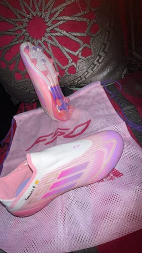 Customer photo review of F50 Elite Laceless FG Lamine Yamal 304 - Rose clair/Purple Glow/Lite Pink ÉDITION LIMITÉE