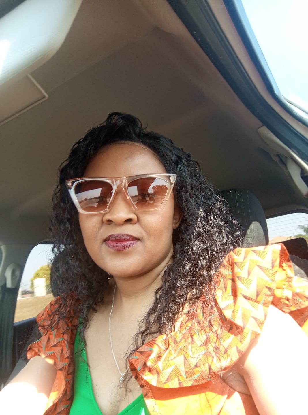 Customer photo review of Deep Weave Full Frontal 16 Inch Wig