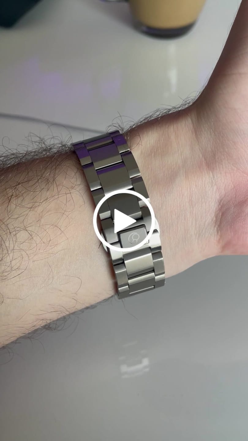 Customer video review of SEATURTLE.OCEAN(TITANIUM) - Automatic Titanium Diver Watch | Sea Blue/Ti-bracelet