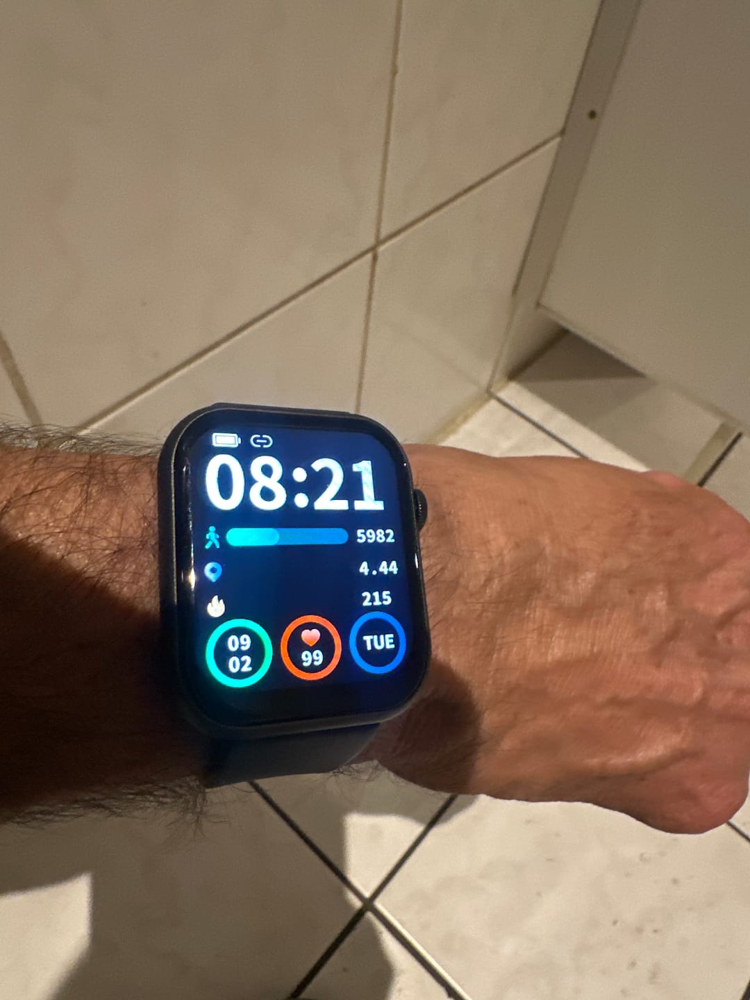Customer photo review of Top Performance Smartwatch mit Gesundheitstracking / IP67 Wasserdichtigkeit / 7 Tage Akkulaufzeit / 100 Sportmodi