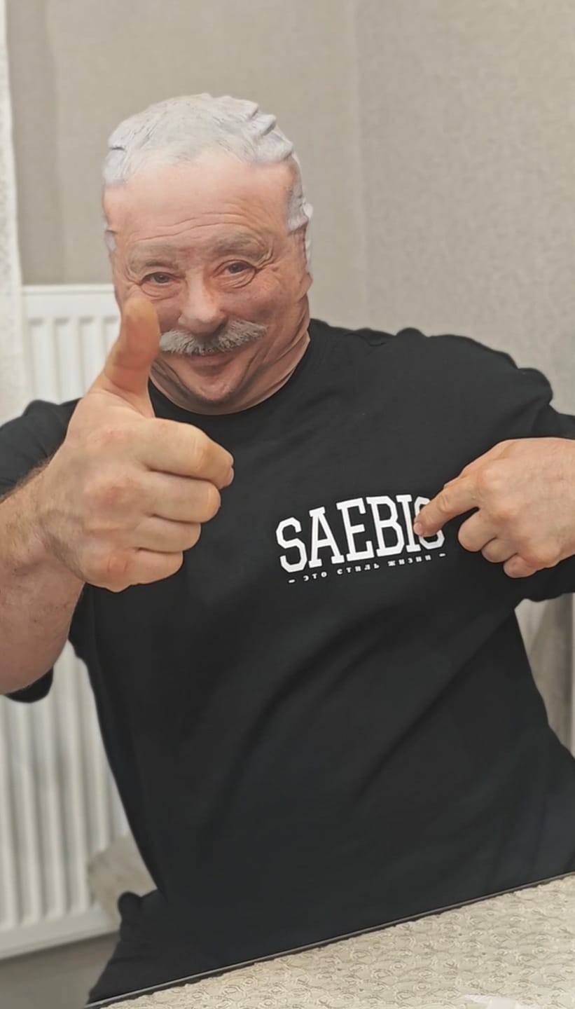 Customer photo review of Lifestyle Herren Extra Oversized Premium T-Shirt schwarz by SAEBIS®