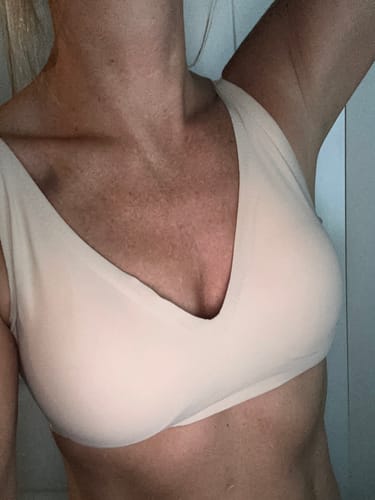 Customer photo review of Comfort Fit Seamless Wireless Bra