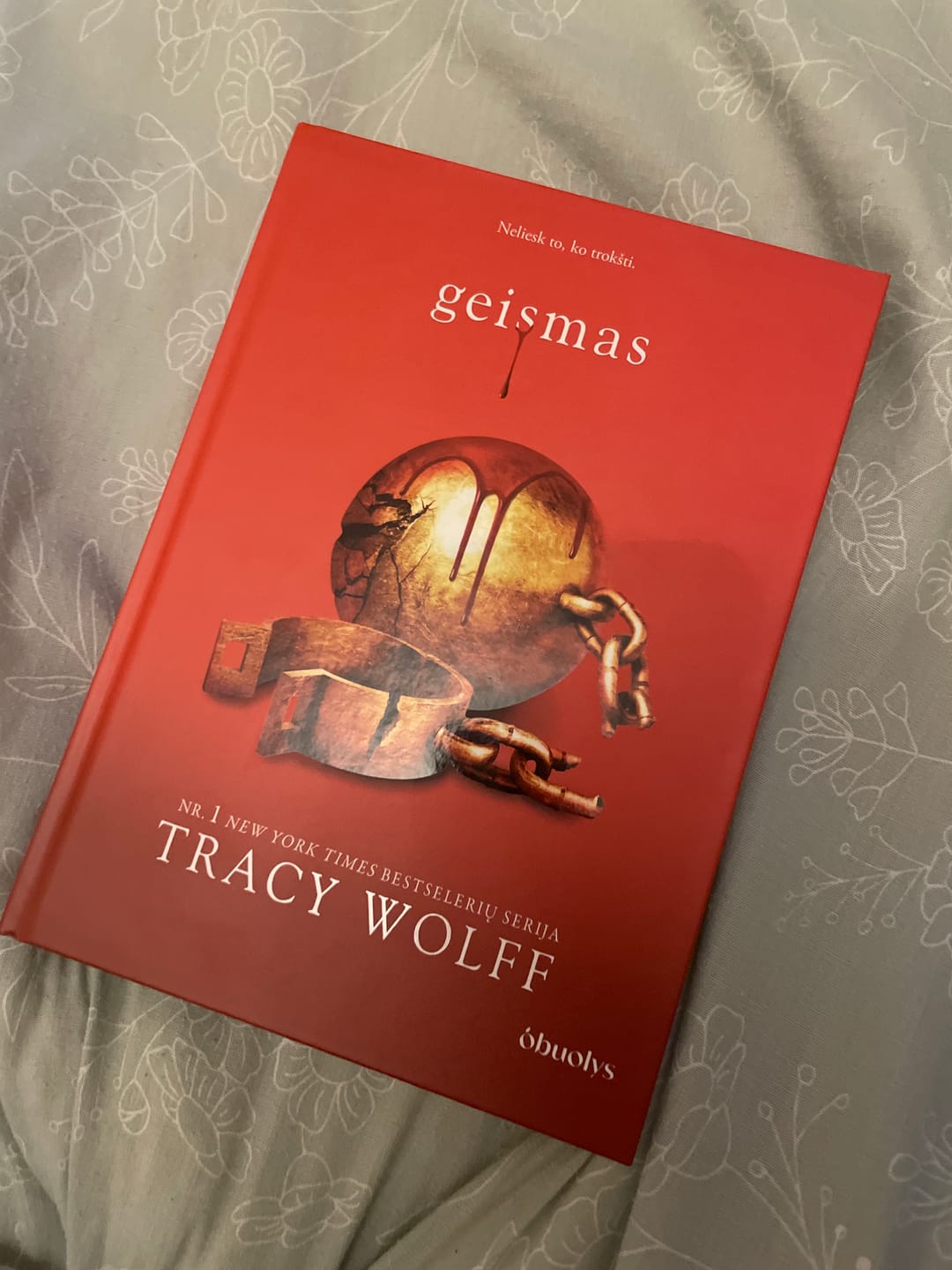 Customer photo review of Geismas: Nr. 1 New York Times bestselerių serijos troškimas trečioji dalis (kolekcinis leidimas, vėliau brangs!)