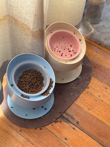 Customer photo review of Makesure Sunflower Adjustable Pet Food Bowl