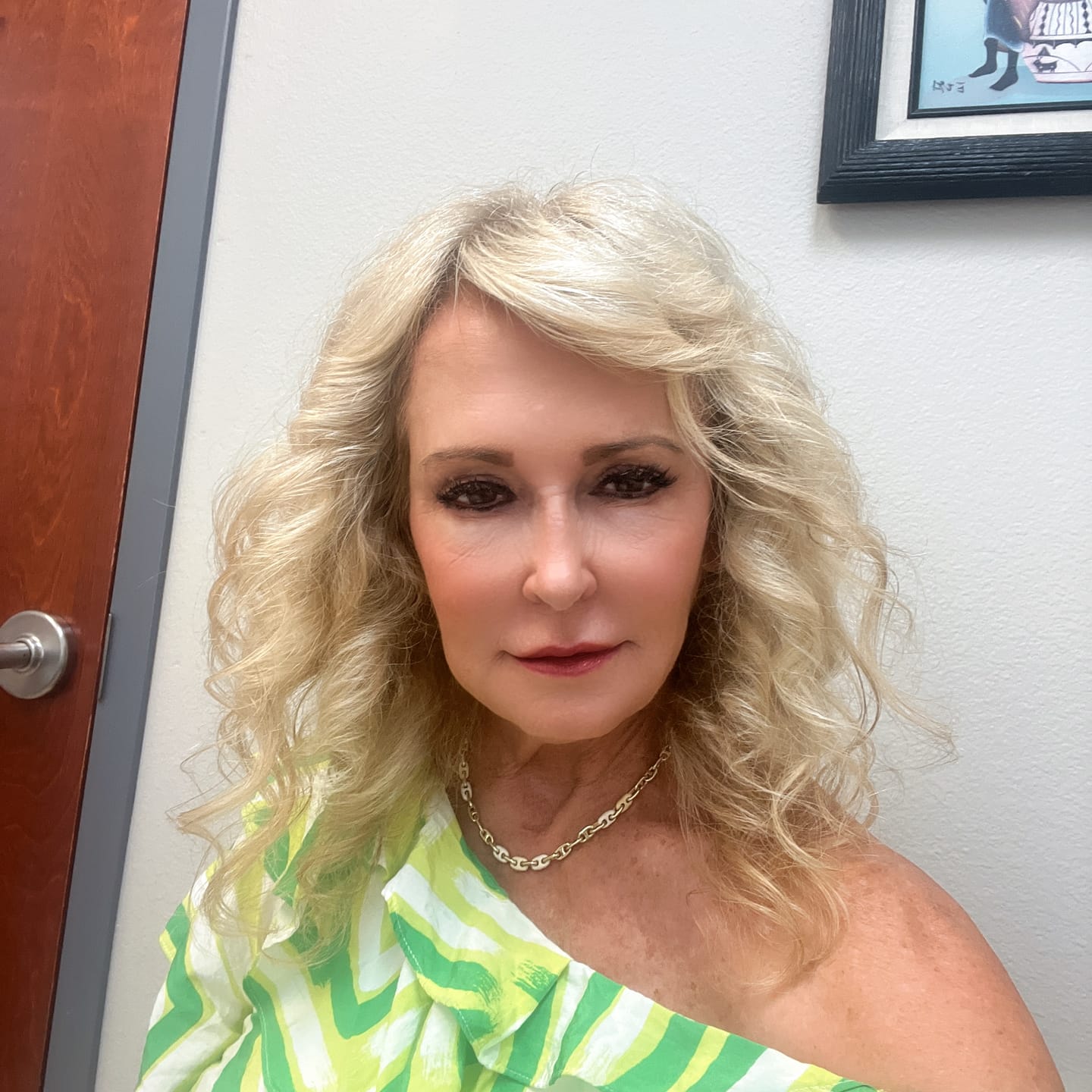Customer photo review of Flex Hold Hairspray