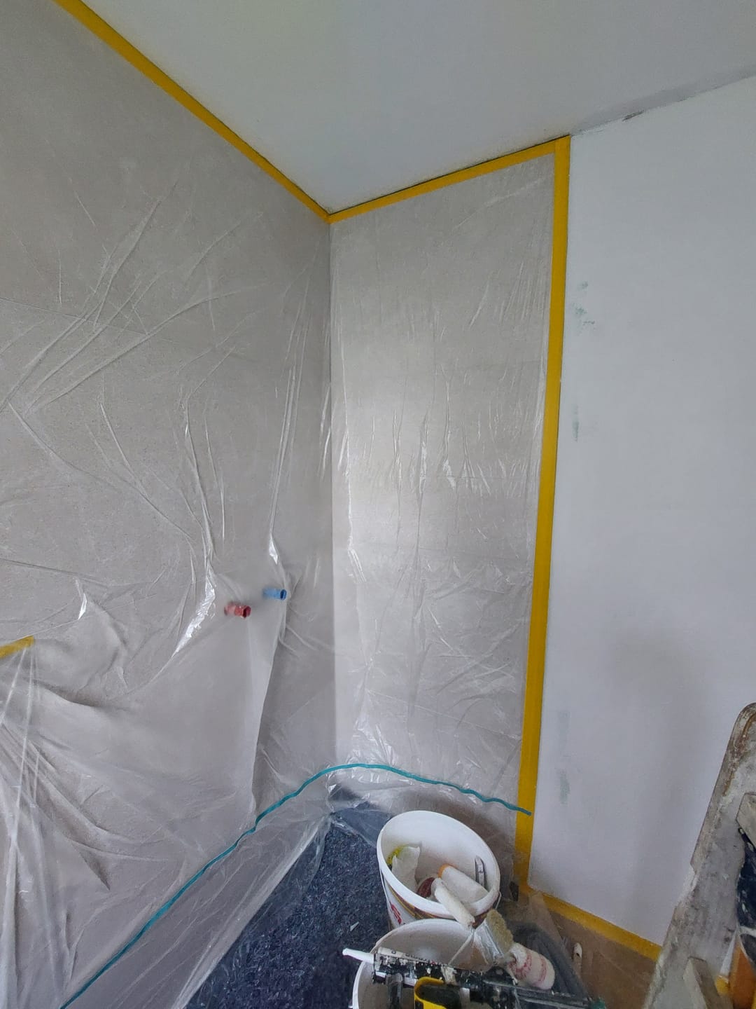 Customer photo review of Premium Abdeckset - 3x Abdeckvlies 220g Plus (25m) + 32x Basic Goldband UV-30 (30mm)