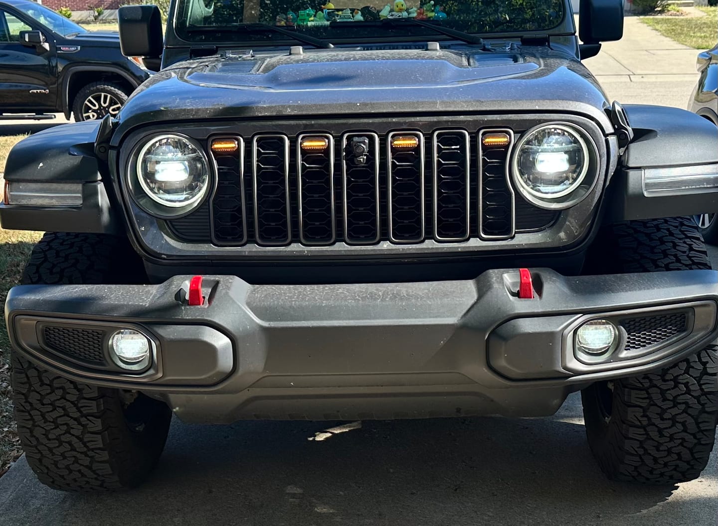 Customer photo review of Prerunner Amber/RGB Grille Lights for 24-25 JL JT Grille