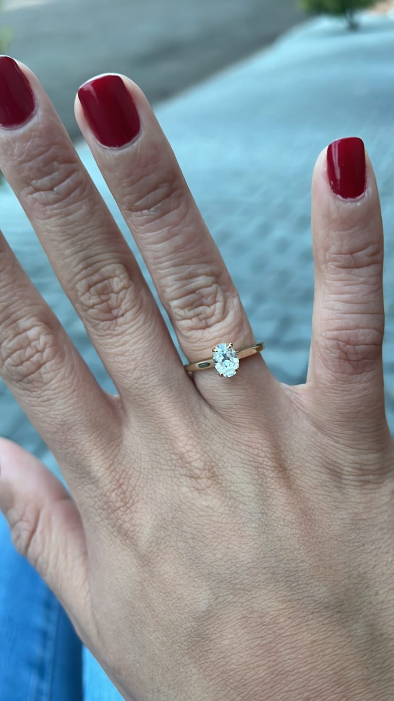 Customer photo review of Anel Solitário Moissanite Oval 1ct