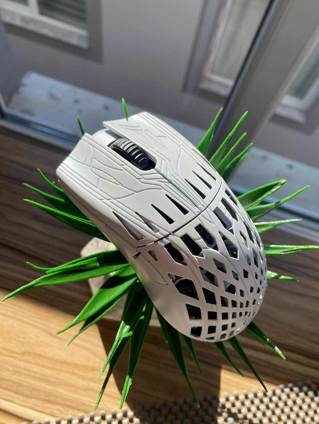 Customer photo review of Pwnage Trinity Karbon Fiber Wireless Mouse