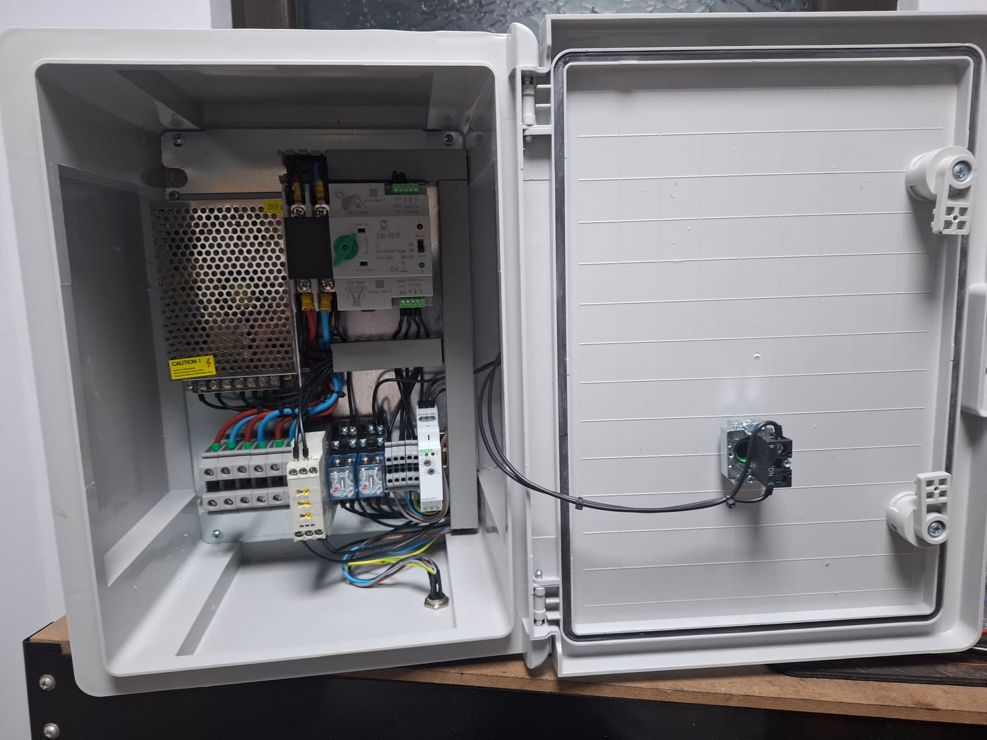 Customer photo review of Comutator de transfer automat monofazat pentru panouri fotovoltaice 230V 63A ATS
