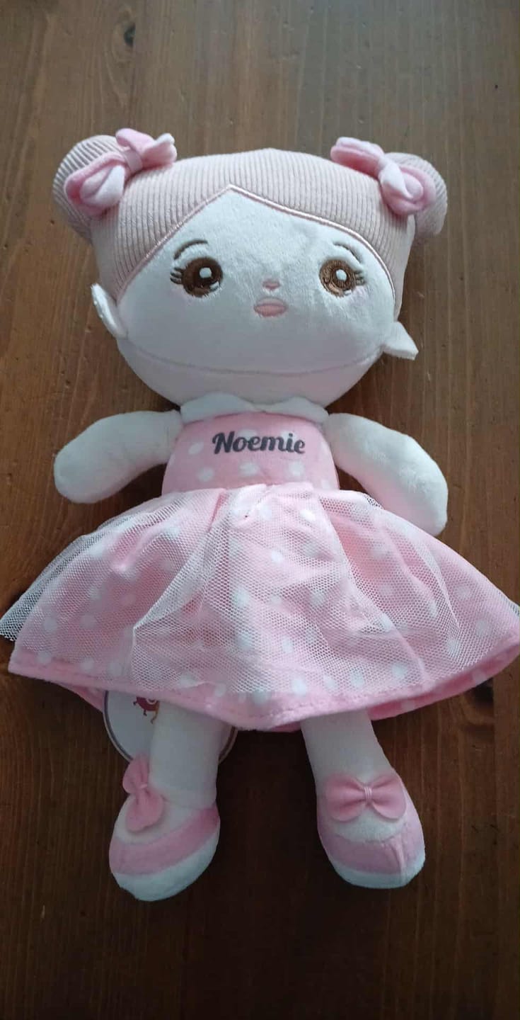 Customer photo review of Personnalisée Poupée en Peluche avec Yeux Ouverts en Robe à Pois Roses