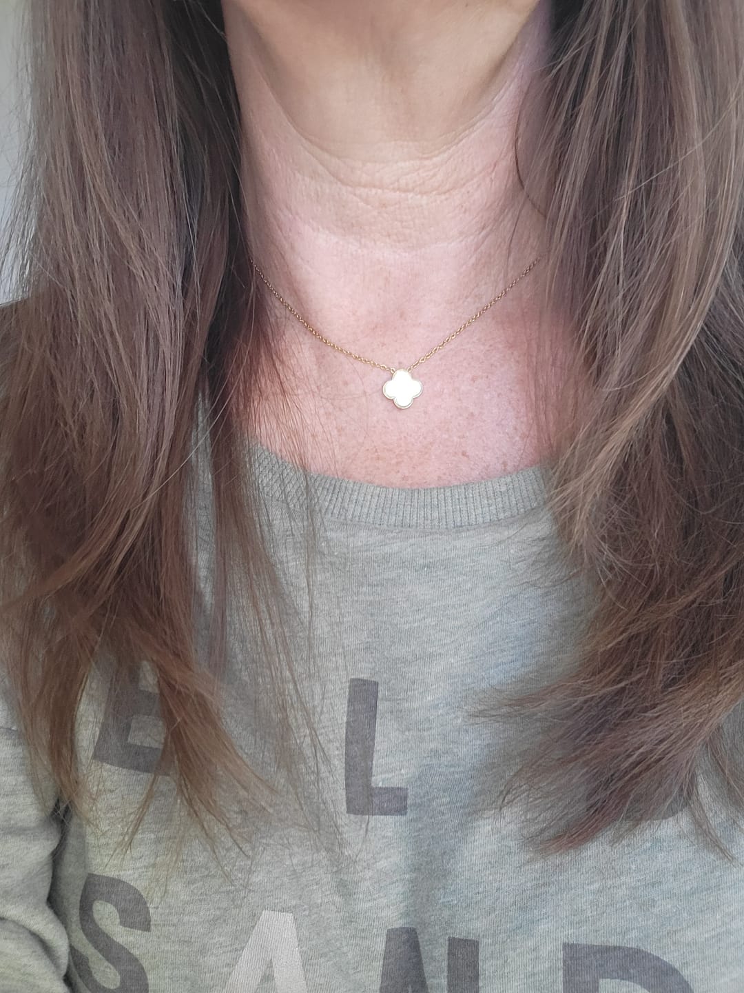 Customer photo review of Clover Perlmutt Kette | 18K vergoldet
